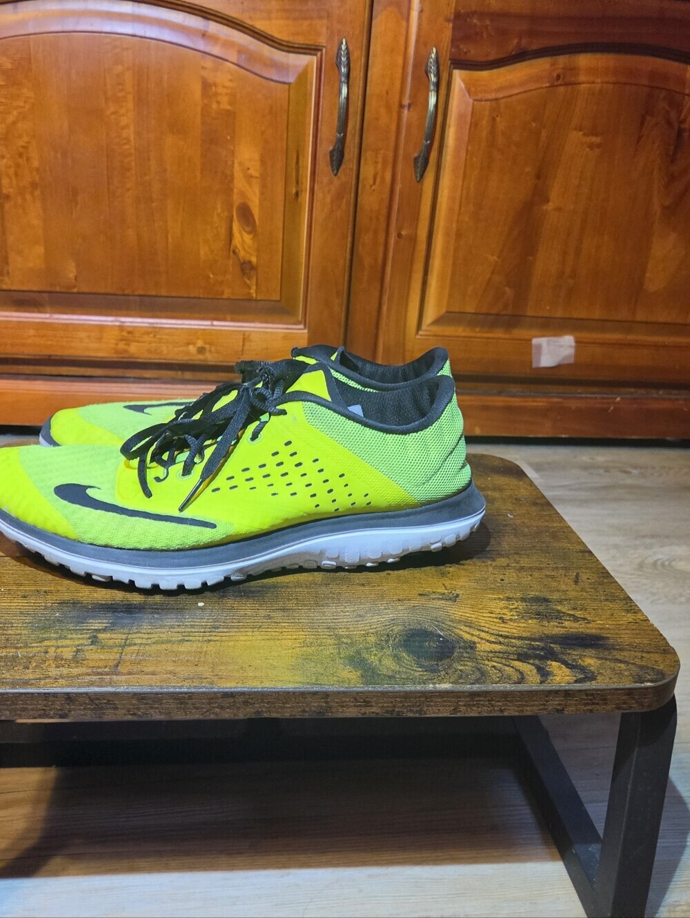Women  Nike FS Lite Run in the "Volt Yellow" colorway Size 9.5 - Picture 5 of 8